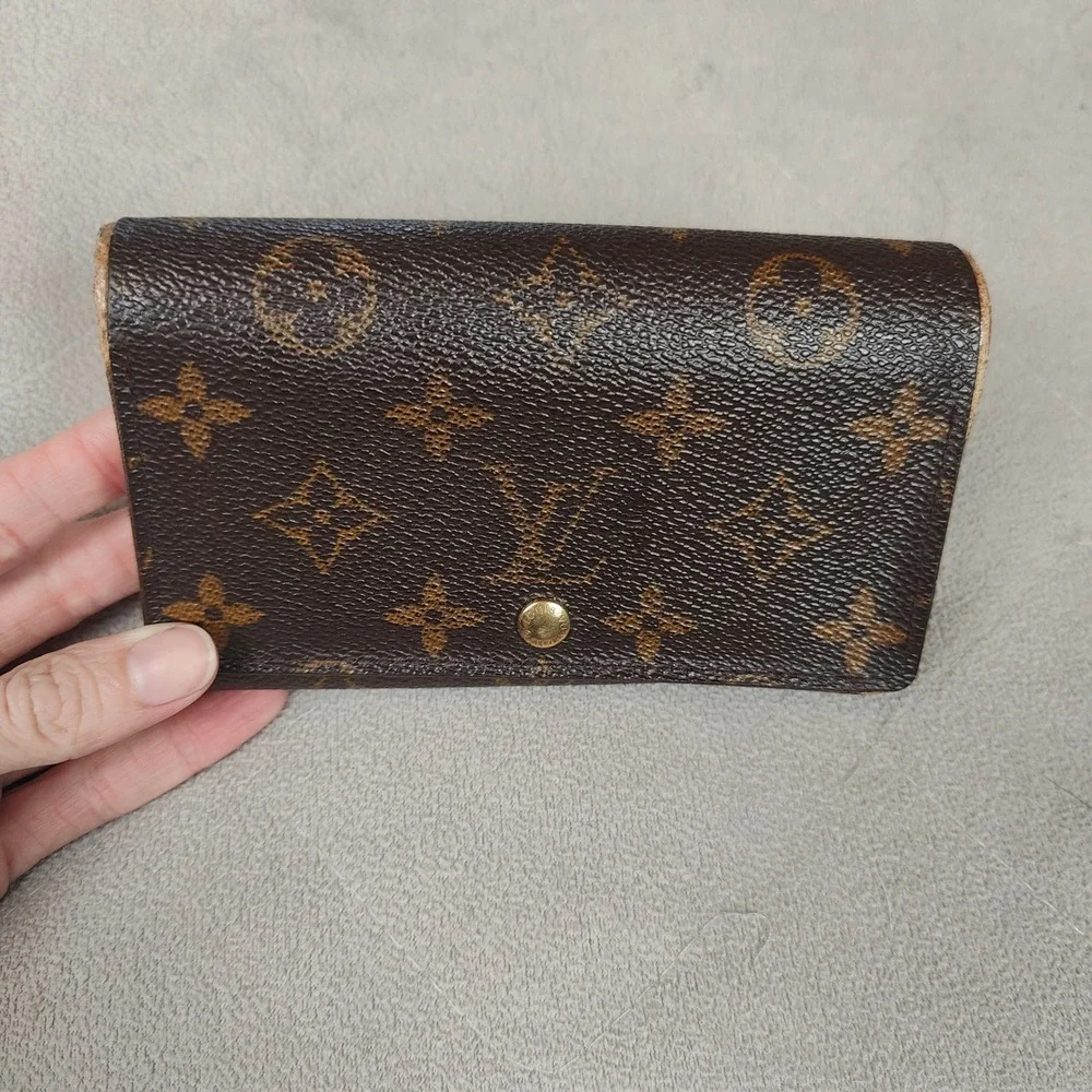 Louis Vuitton Monogram Tresor Wallet Brown Womens Bifold‎ Luxury Pre-owned FLAWS